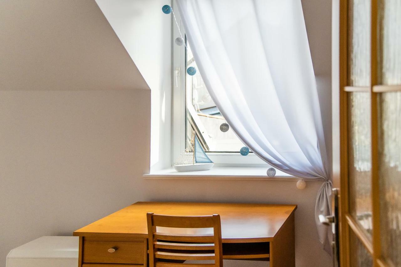 3-bedroom Plac Neptuna By Renters Apartment *