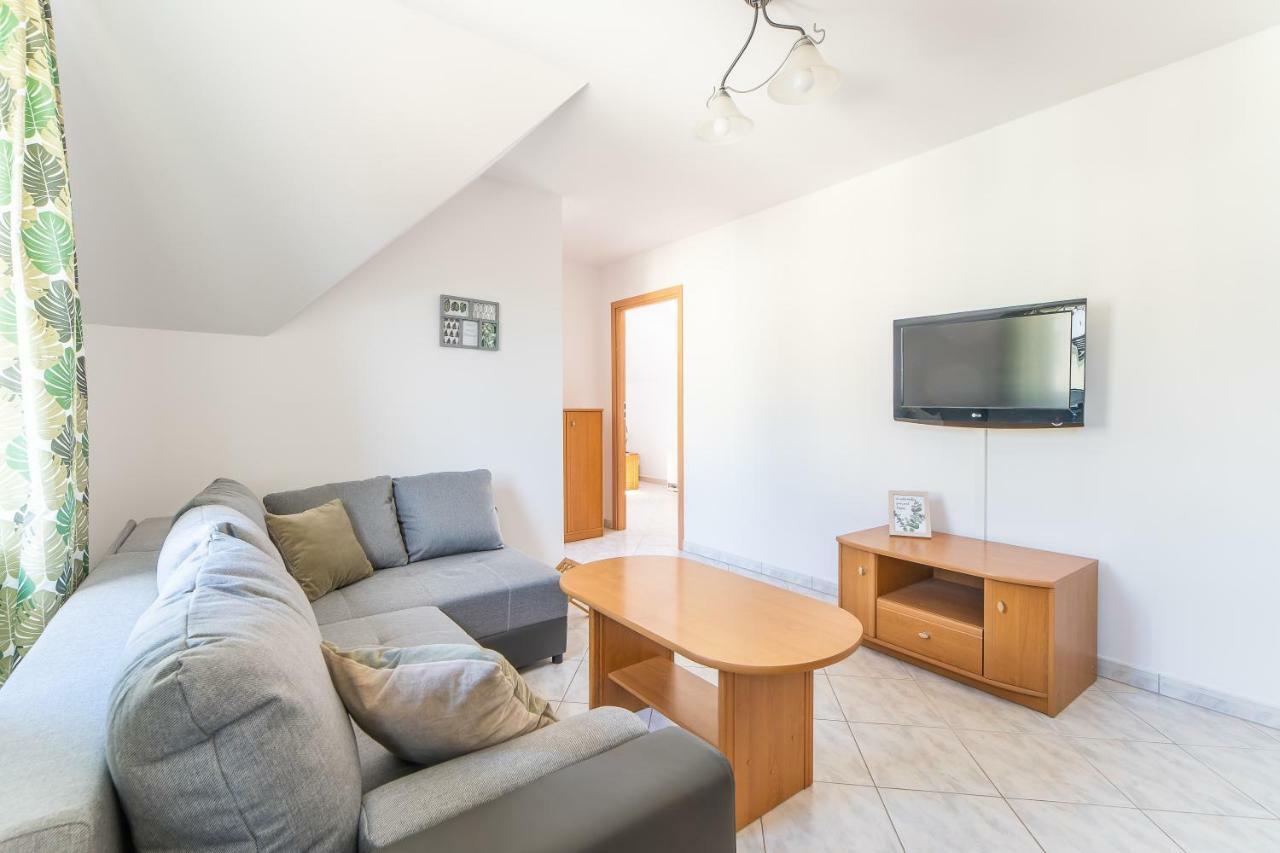Apartment 3-bedroom Plac Neptuna By Renters