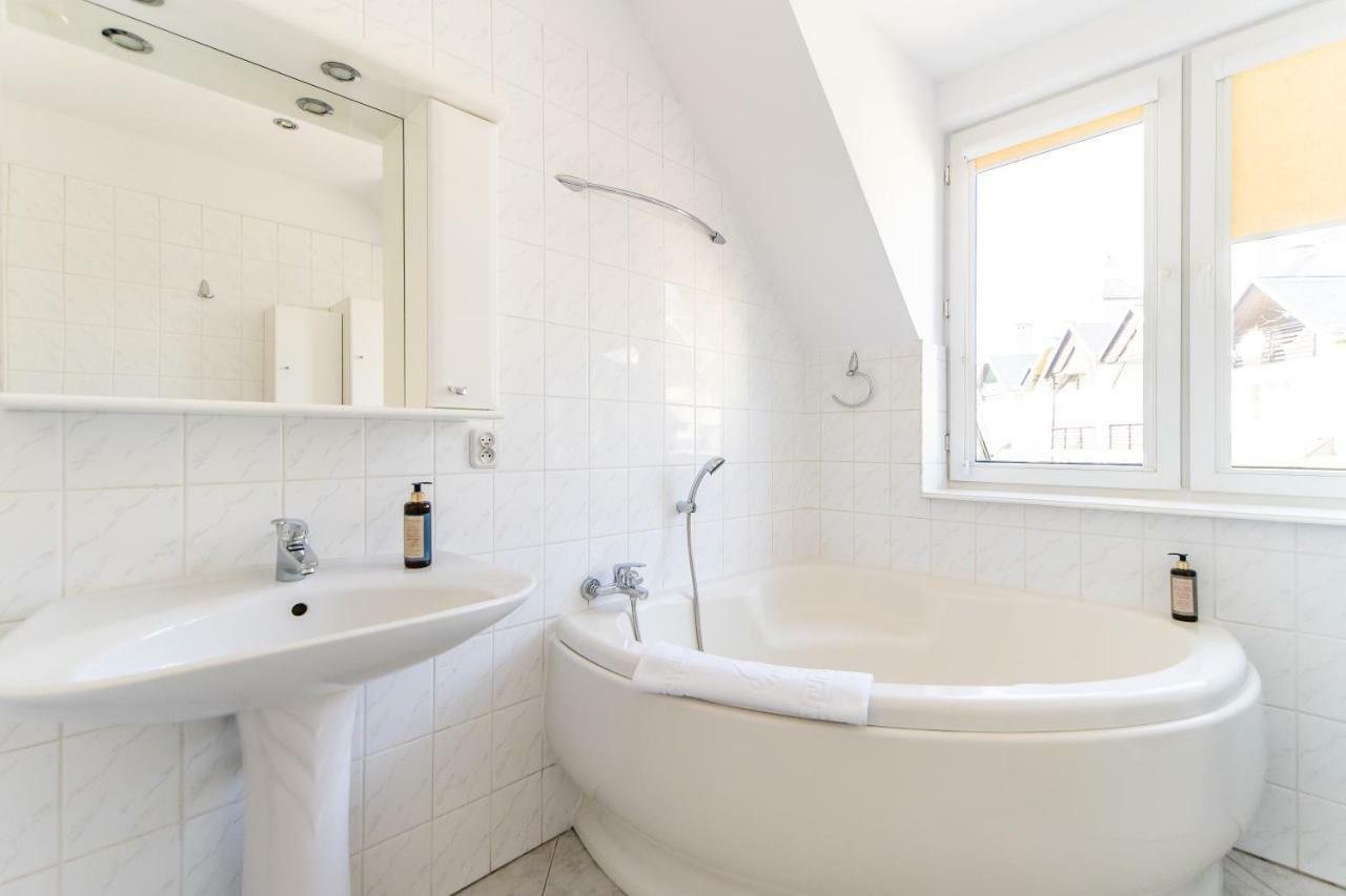 3-bedroom Plac Neptuna By Renters Apartment *